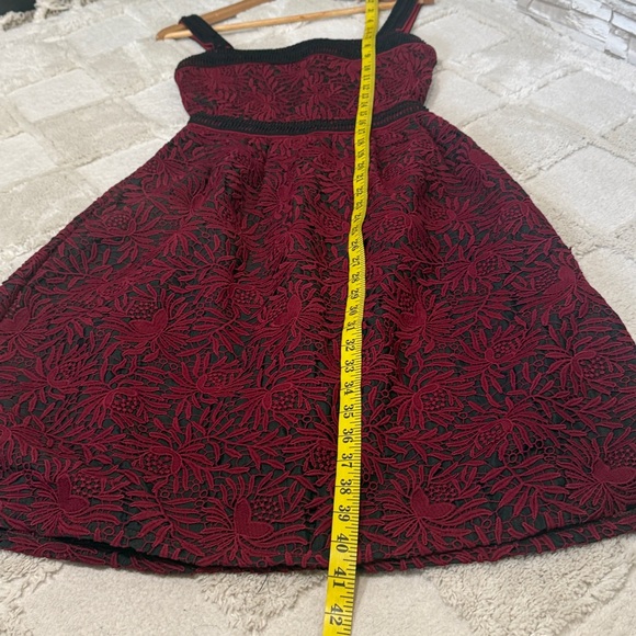 JARIYA Medium CROCHET BACKLESS DRESSS - Picture 9 of 13